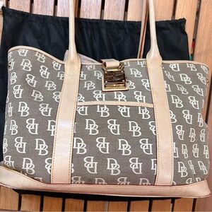 Dooney & Bourke Vintage signature logo bag